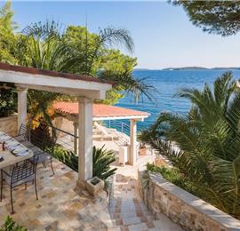Luxury 6 Bedroom Seafront Villa with pool and Separate Apartment along Secluded Beach near Hvar Town, Sleeps 10-12